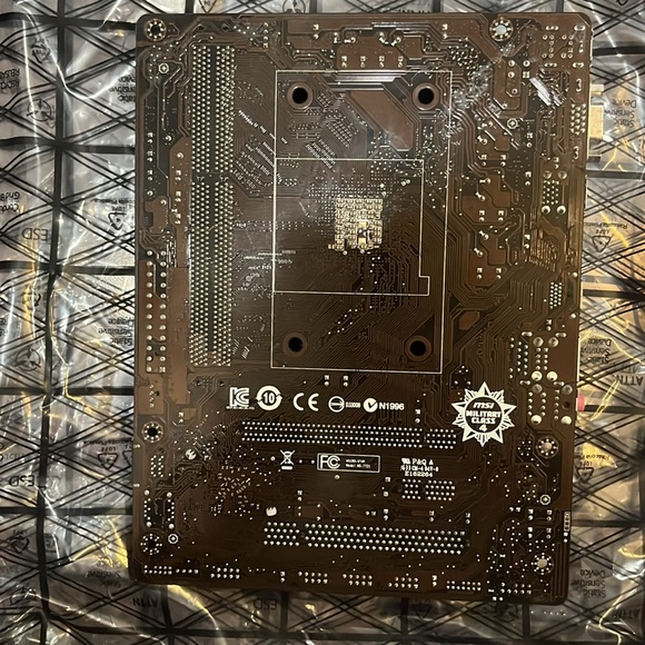 MSI motherboard - Picture 6 of 6